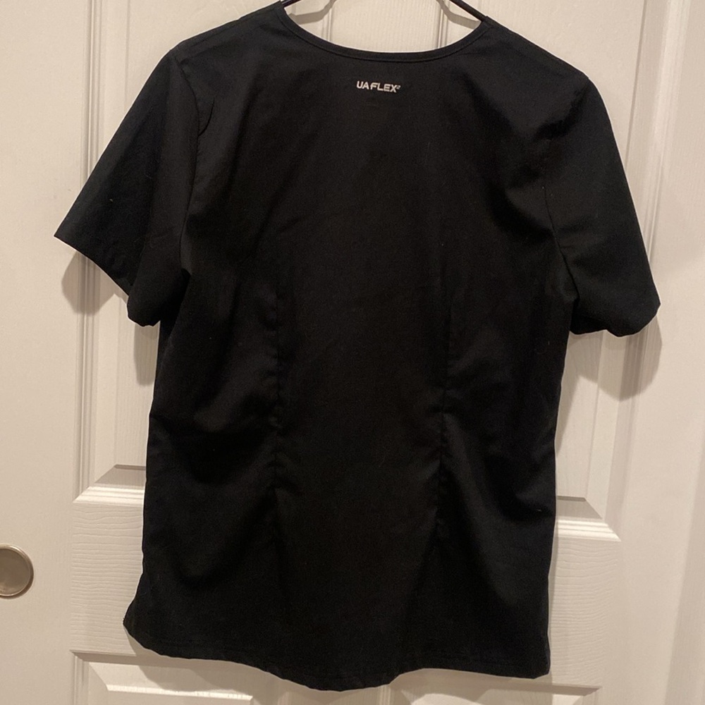 UA Scrubs Black V-Neck Top - Picture 3 of 12